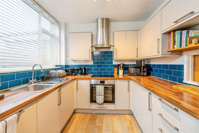 51, St. Leodegars Way, Chichester photo 2