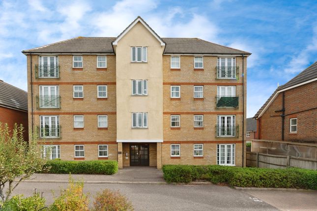 2-bed flat on 48, Rawlyn Close, Grays, £230,000