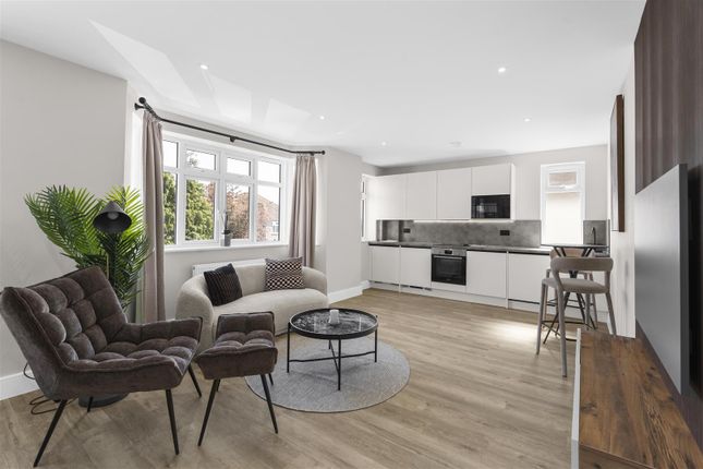 Flat 3, 11, Tolmers Gardens, Potters Bar photo 2