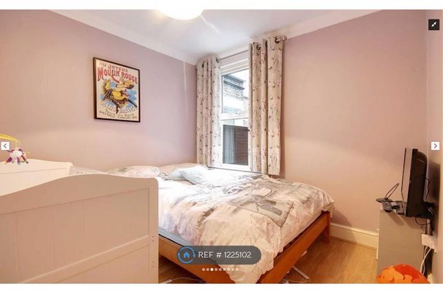 Flat  Ground  Floor Garden Flat, London photo 4