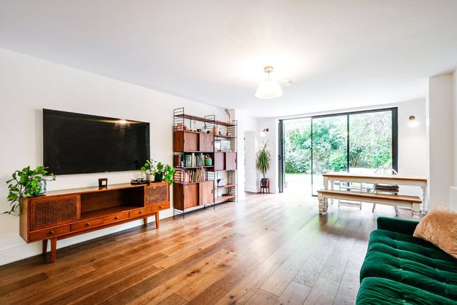 Flat for sale in Langland Gardens, Hampstead, London NW3
