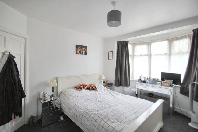 43 Forest Drive, Woodford Green photo 4