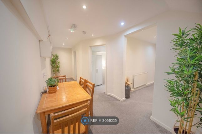 Flat, Hyde Park Road, Leeds photo 3