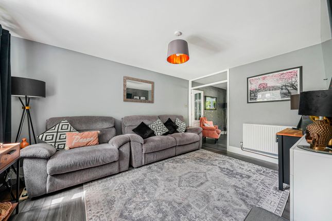 30 Finchmoor, Harlow photo 4