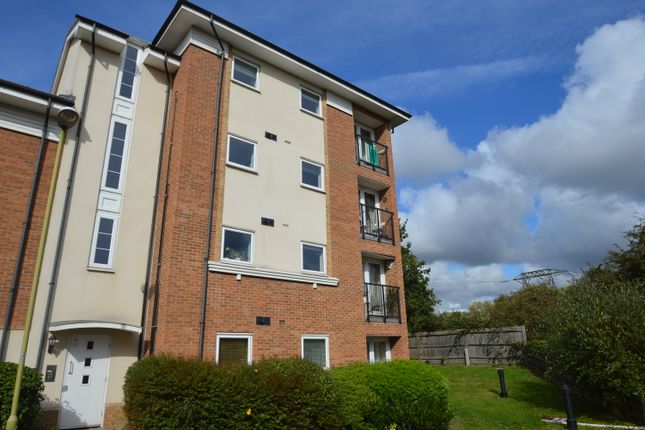 Thumbnail Flat to rent in Chequers Field, Welwyn Garden City