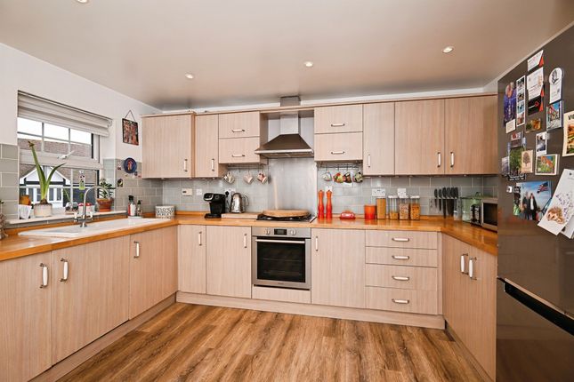 54, Crocus Drive, Sittingbourne photo 2