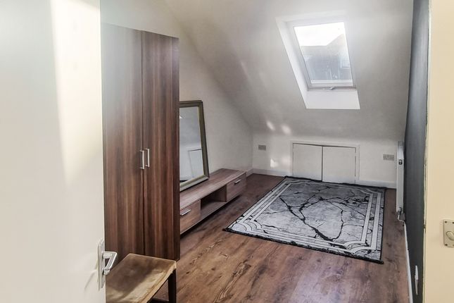 Flat 3, 20B High Street, Barnet En5 5Ru