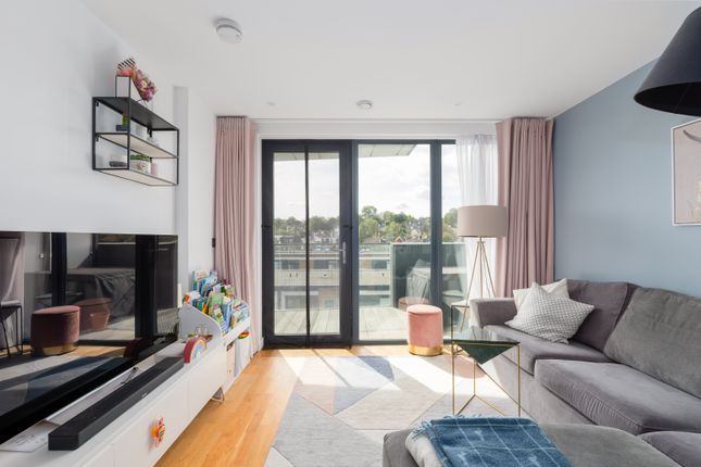 Flat 505, 18, Hawthorne Crescent, London photo 4