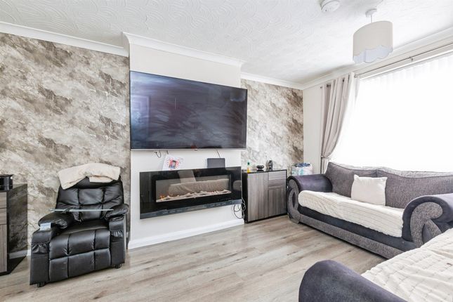 3, Shaw Grove, HARTLEPOOL photo 2