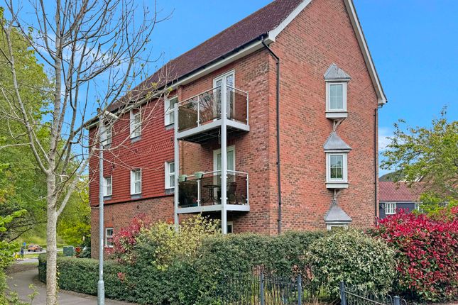Flat for sale in Whites Way, Hedge End, Southampton