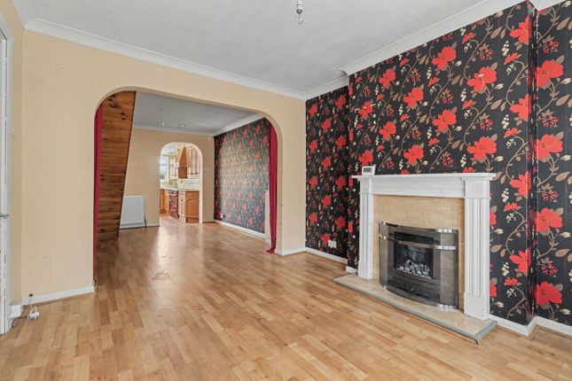 63, Alexandra Road, Great Wakering photo 4