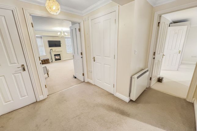 21 Drake House, Medina Gardens, Cowes photo 3