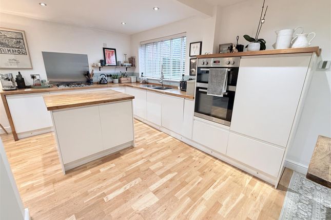 7, Castle Close, Bottesford photo 2