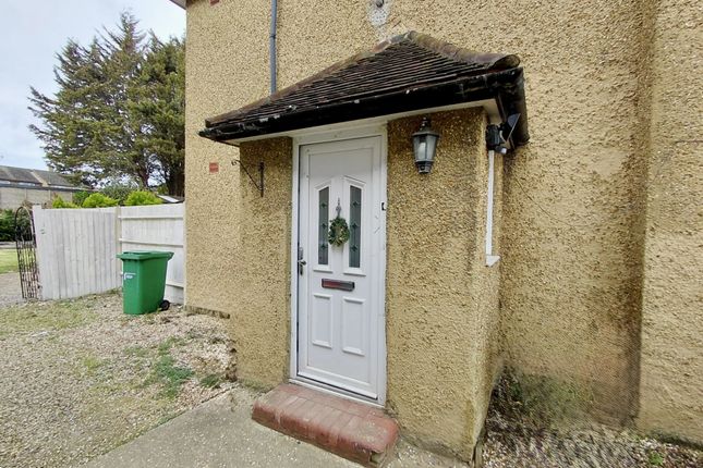 8, Faircroft, Slough photo 3