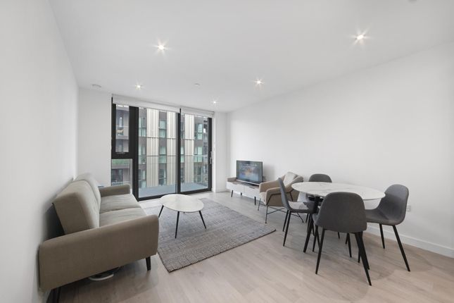 Thumbnail Flat for sale in Willowbrook House, Finsbury Park, London