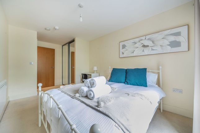 28 Sandover House, London photo 4