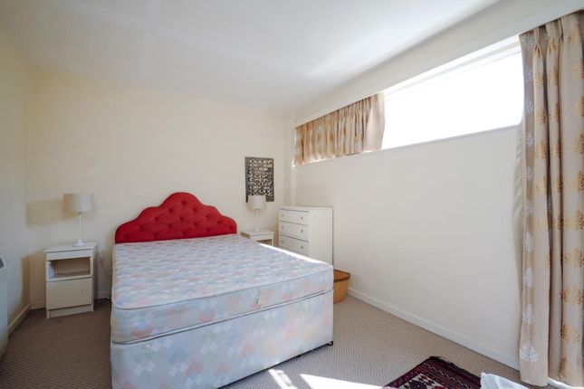 Maisonette to rent in Butler Close, Oxford