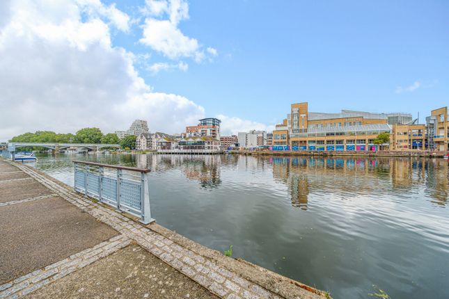 Flat for sale in Marina Place, Hampton Wick