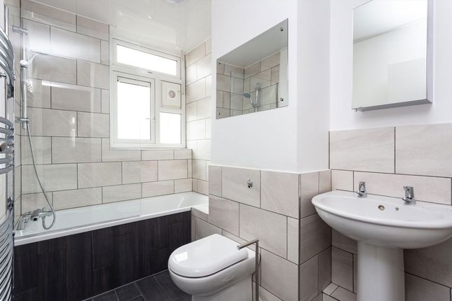 29, Rupert Gardens, London photo 4