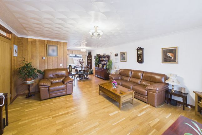 61 Broompark Road, Glasgow photo 4