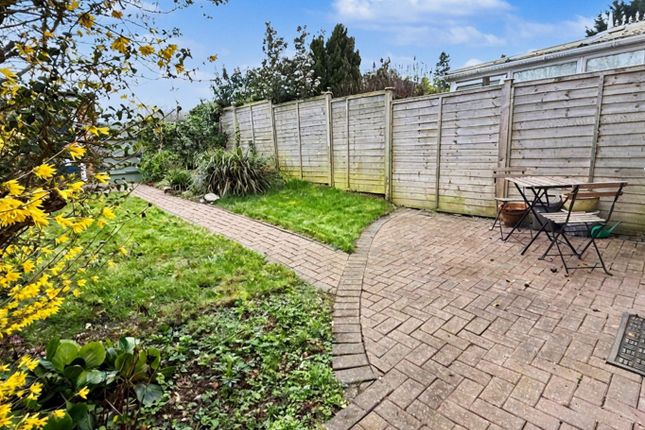 29 Admirals Way, Daventry, Northamptonshire photo 4