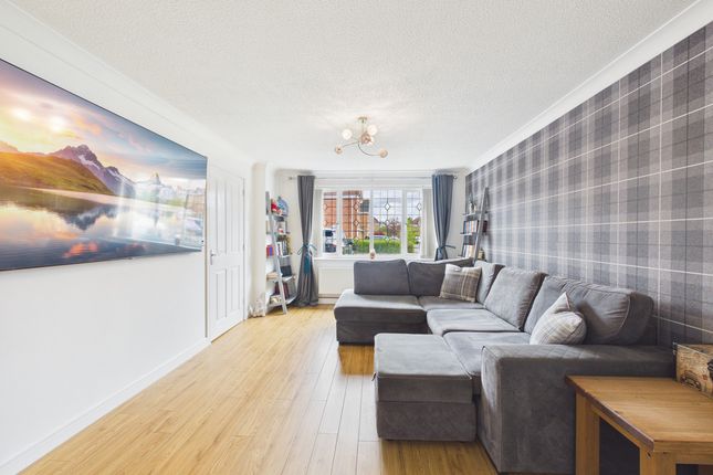 25, Burns Crescent, Kilmarnock photo 2