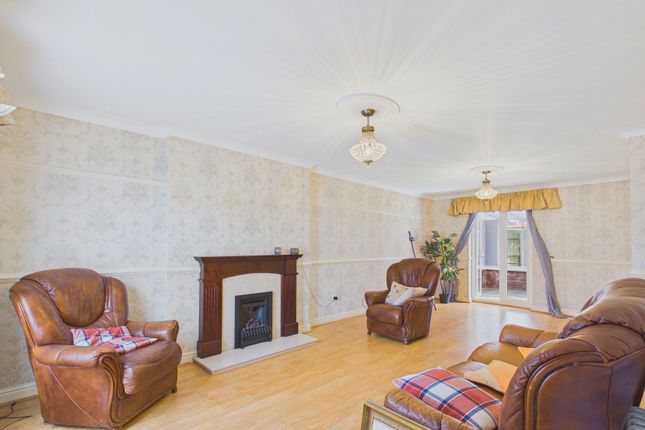 47 Salisbury Drive, Lincoln photo 3
