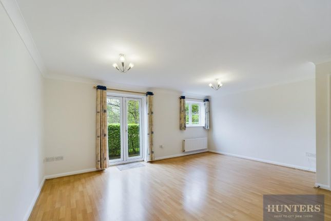 Thumbnail Flat for sale in Wade Court, Cheltenham