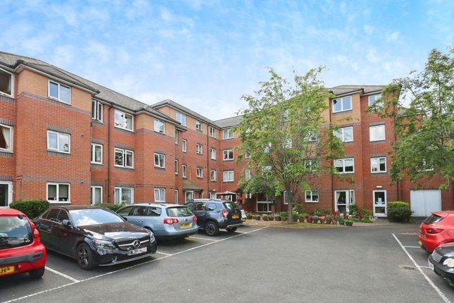 Property for sale in Spencer Court, Banbury