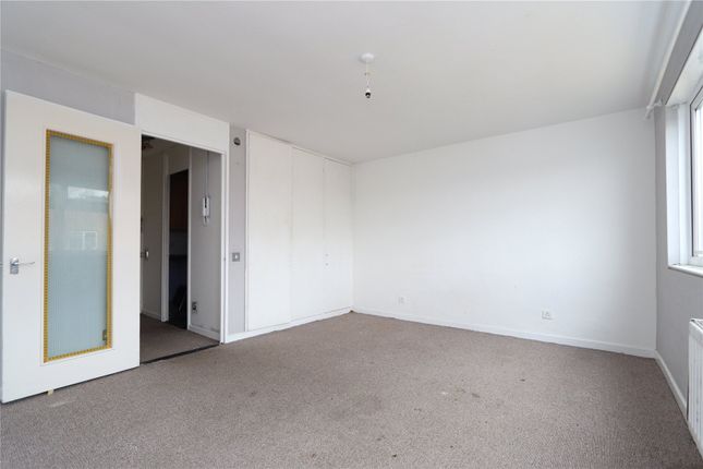 649J, Silbury Boulevard, Central Milton Keynes photo 3