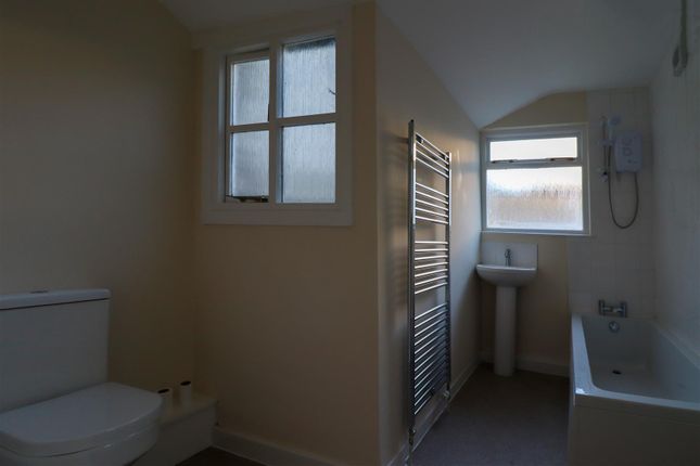 Flat to rent in High Street, Ely