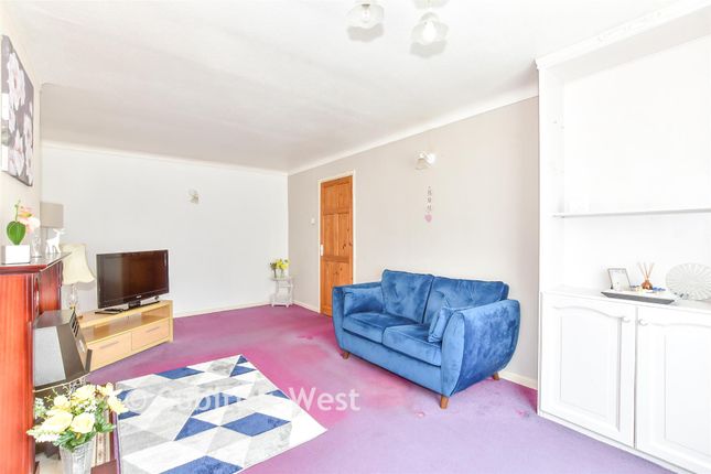 3, Cherry Tree Avenue, Waterlooville photo 4