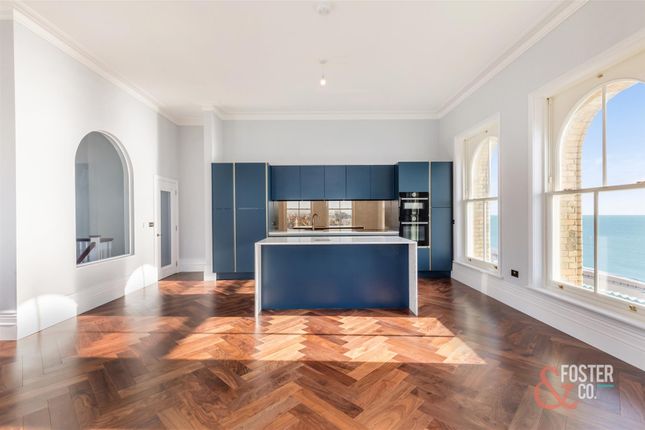 69, Kings House, Grand Avenue, Hove photo 4