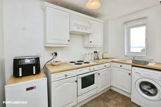 32, Waldegrave Close, Southampton photo 3