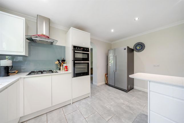 36, Dinorben Close, Fleet photo 4