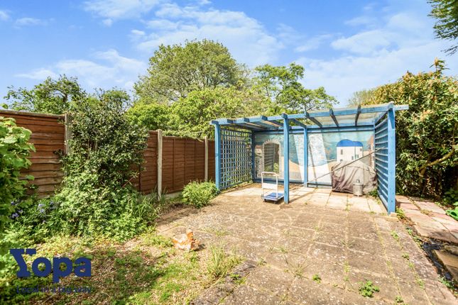 Detached bungalow for sale in Deerhurst Close, New Barn, Longfield