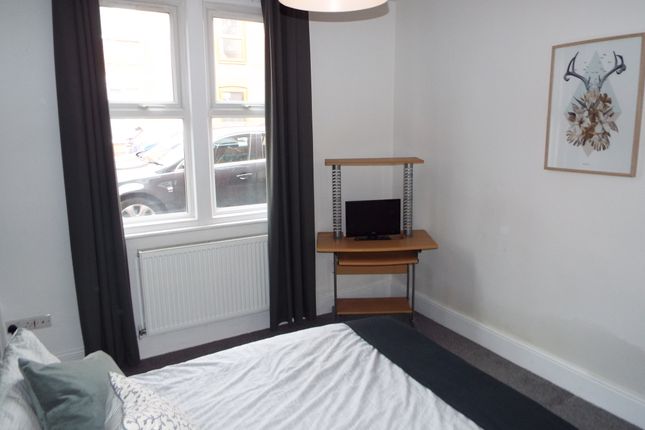Room 1, Lincoln photo 2