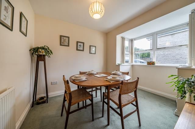 2, Magdalen Place, Carterton photo 4