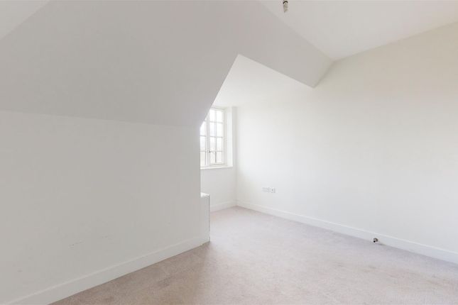Flat for sale in Egerton Drive, Isleworth