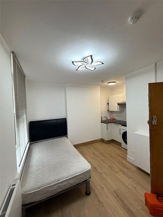 Flat 3, 510A,, Christchurch Road, Dorset photo 4