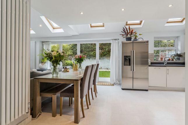 8 John Fulkes Avenue, Thame photo 2