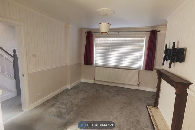 Kingshill Avenue, Collier Row, Romford photo 3