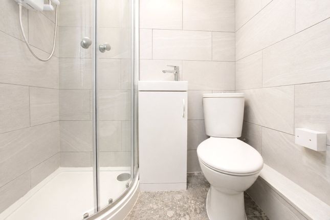 Room 4, 103, Raymond Crescent, Guildford photo 4