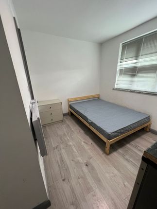 Thumbnail Flat to rent in Mandeville Road, Northolt