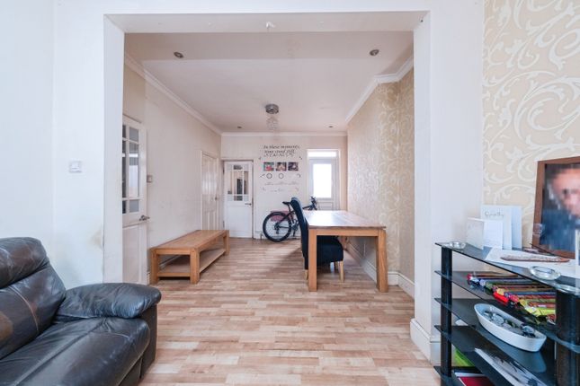 4, Iddesleigh Road, Bedford photo 2