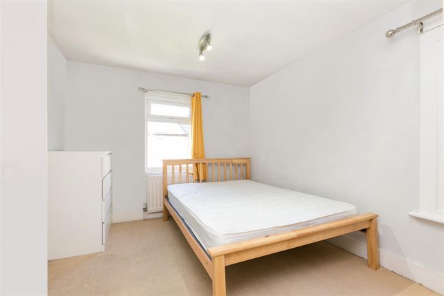 Terraced house to rent in Elcot Avenue, London
