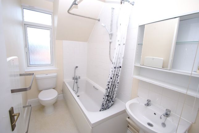 Flat 3, 15, Station Road, Tidworth photo 4