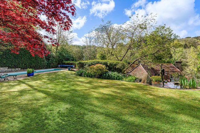 Wood House, Chase Lane, Haslemere photo 4