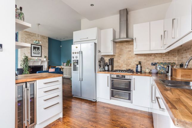 Flat for sale in Hazlewell Road, Putney, London