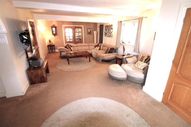 11, Maypole Hill, Swadlincote photo 4